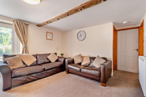 Tawny cottage w pool and enclosed garden